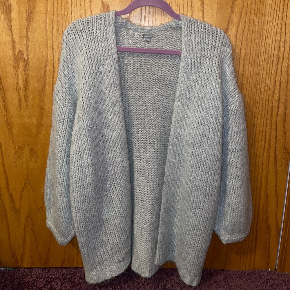 Aerie oversized gray cardigan, with ballon sleeves.